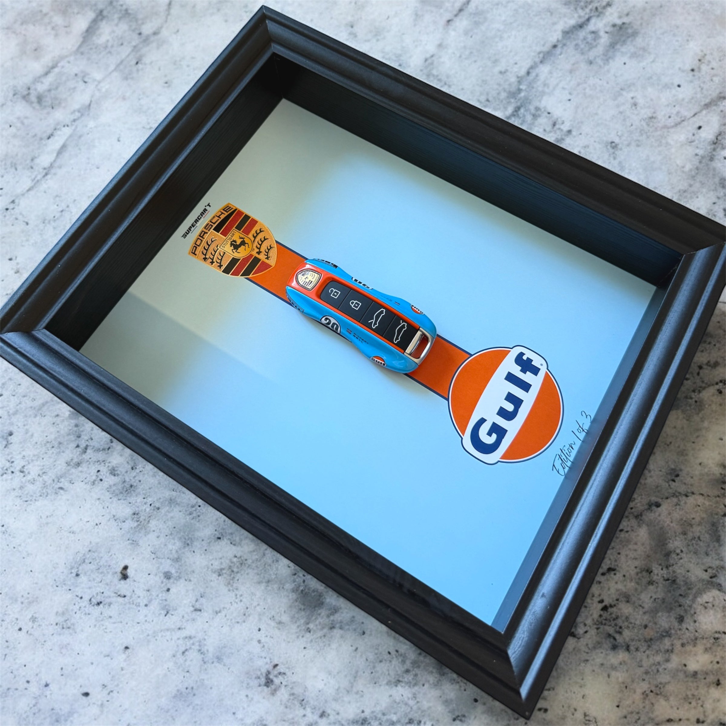Cadre 1 of 3 - Gulf x Porsche Édition