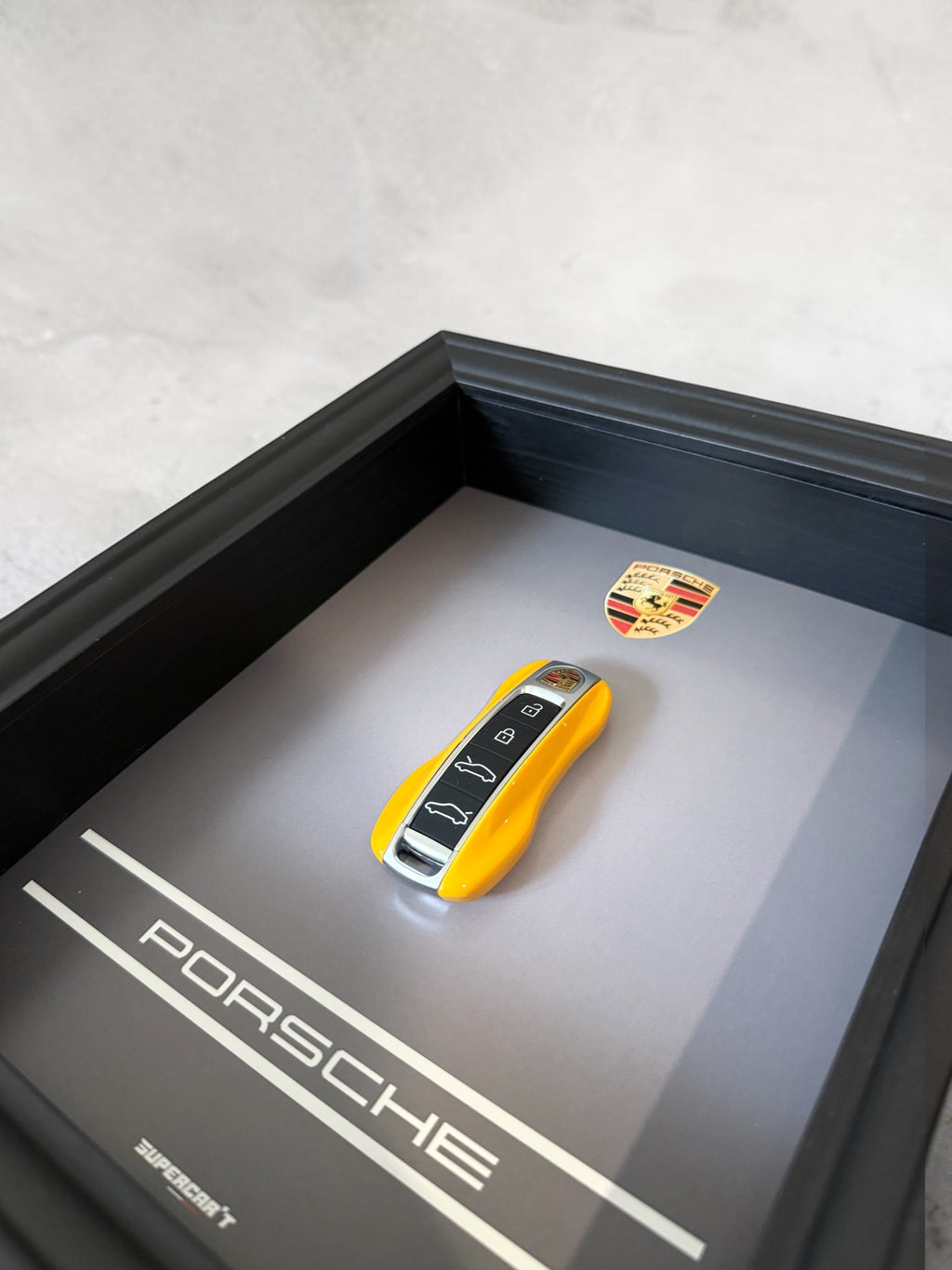 Cadre 1 of 1 - Porsche Racing Yellow