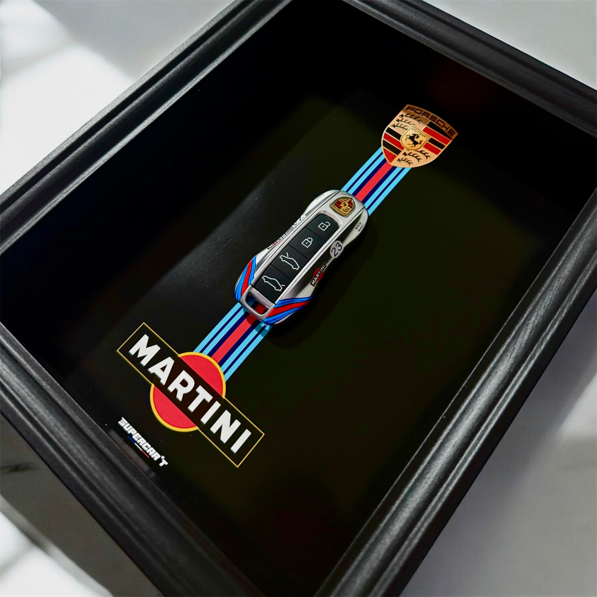 Cadre 1 of 3 - Porsche Martini Édition