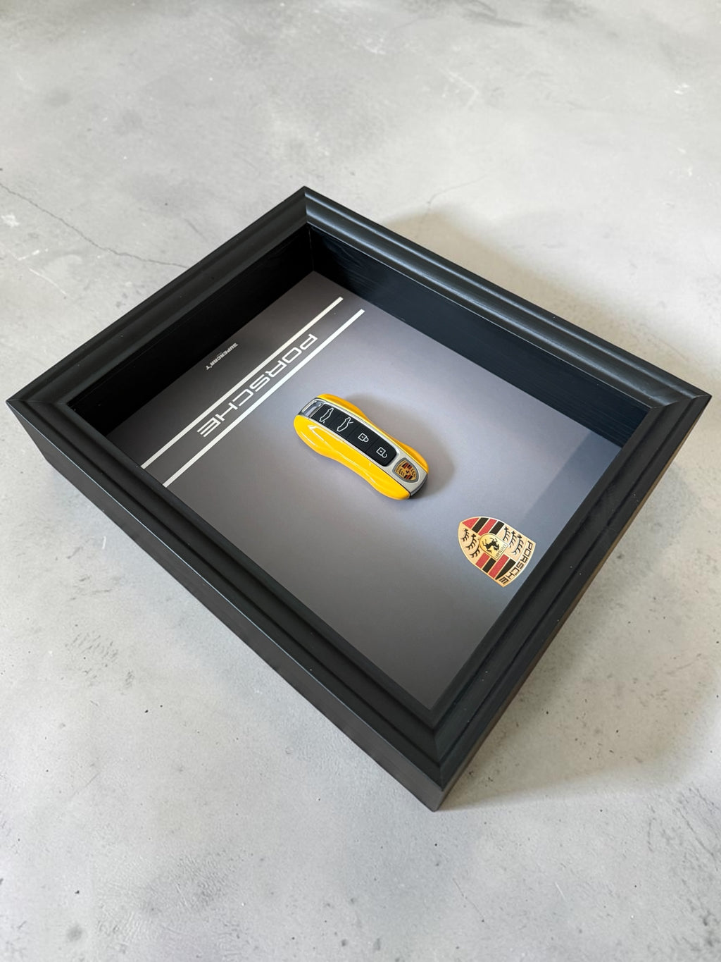 Cadre 1 of 1 - Porsche Racing Yellow