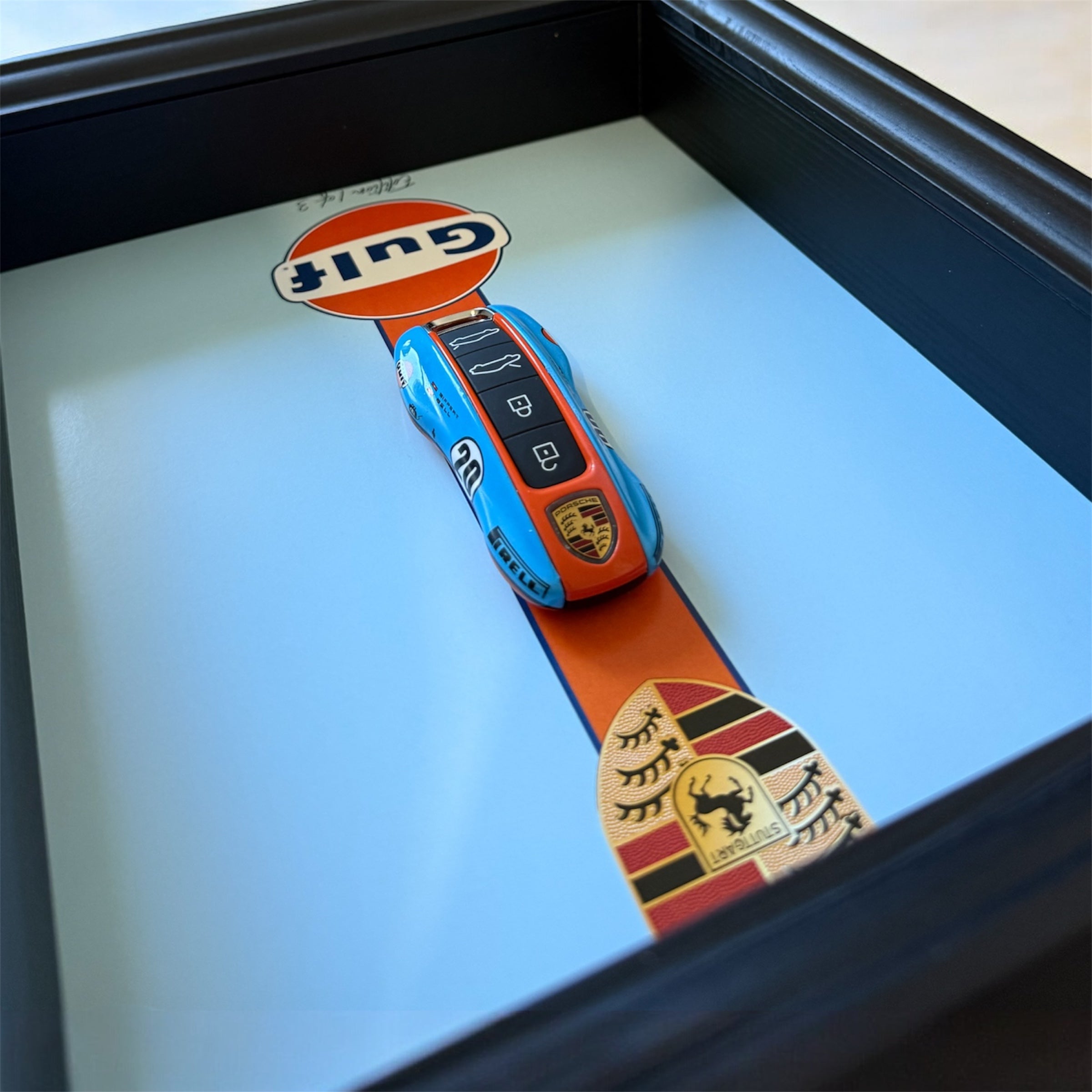 Cadre 1 of 3 - Gulf x Porsche Édition