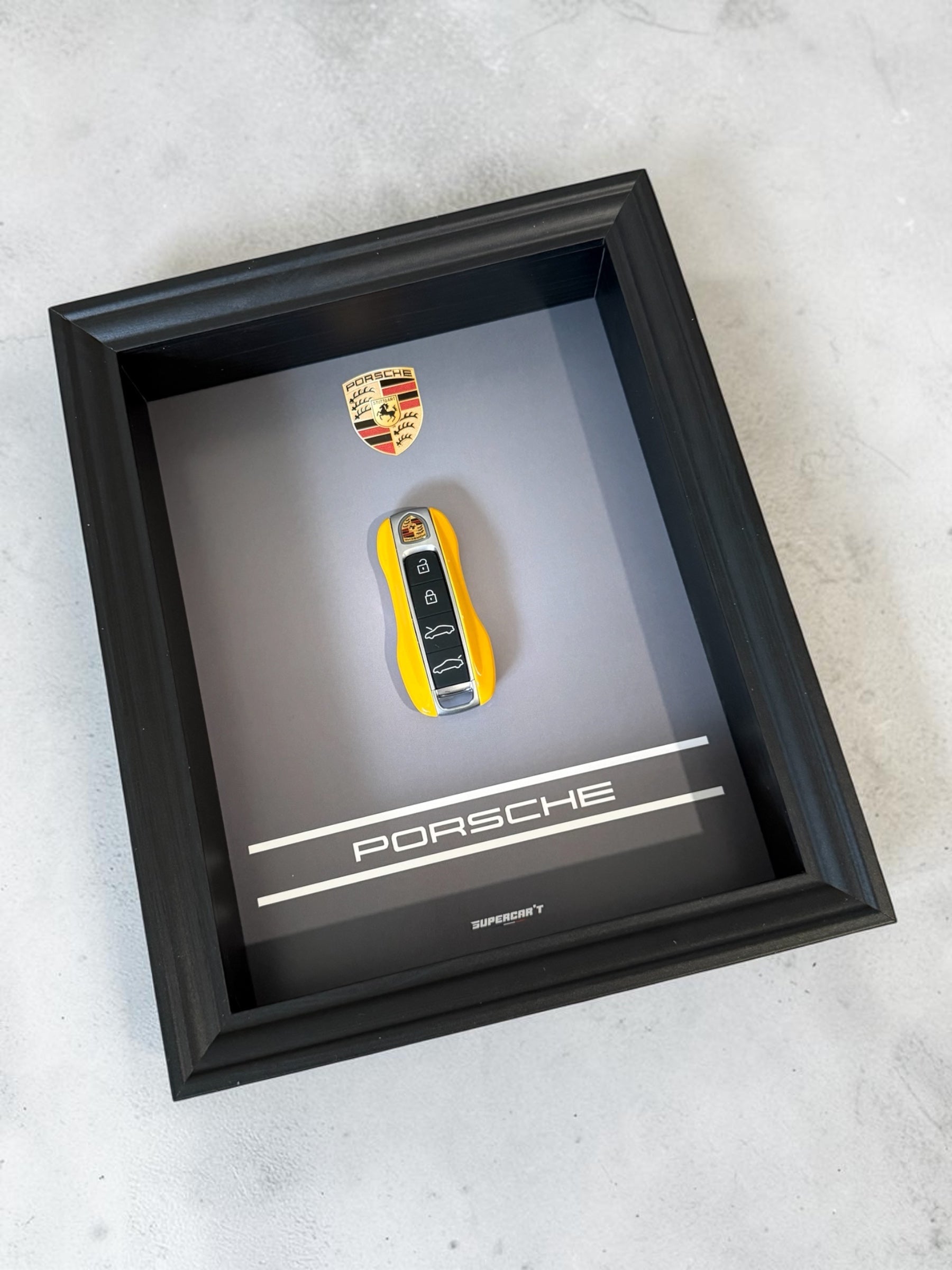 Cadre 1 of 1 - Porsche Racing Yellow